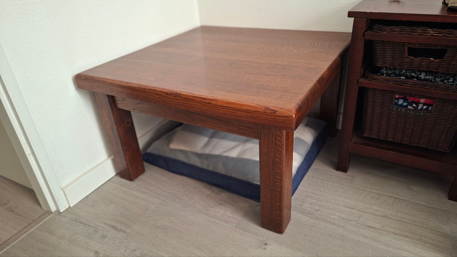 Massief houten salontafel - vierkant, Ophalen, Gebruikt, 50 tot 100 cm, Klassiek