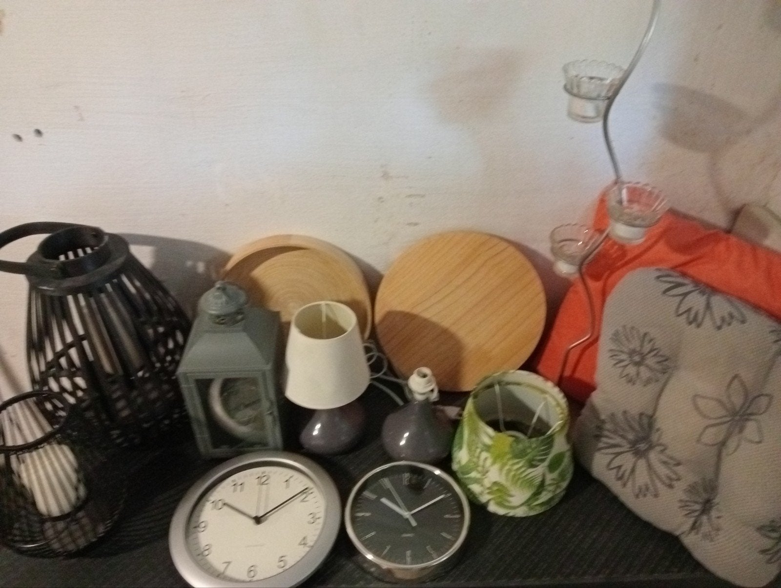 Diverse woonaccessoires: klokken, lantaarns, dienbladen, Ophalen, Hout, Meerkleurig, Zo goed als nieuw