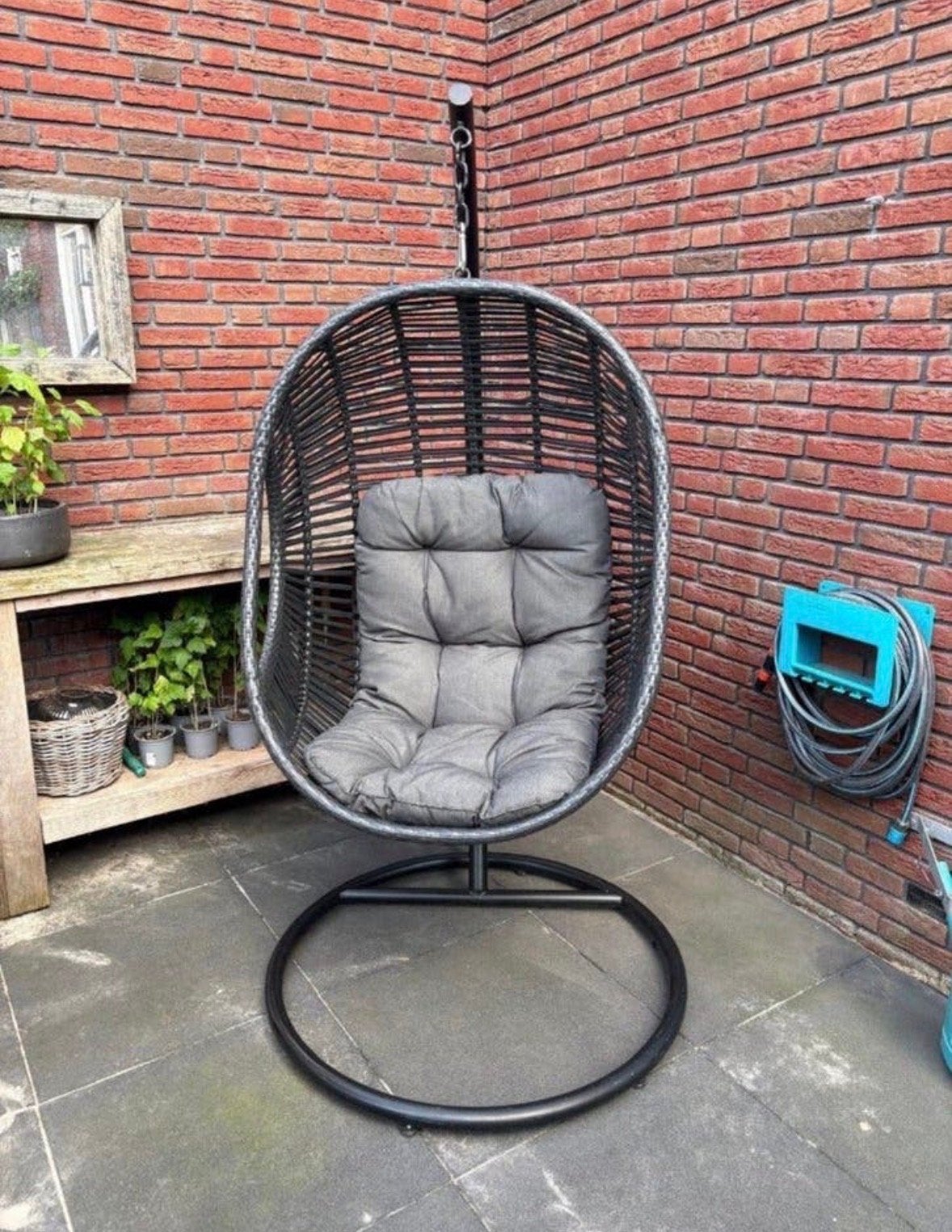 Hangstoel met standaard en kussen - Wicker/Metaal, Tuin en Terras, Ophalen, Gebruikt, Wicker