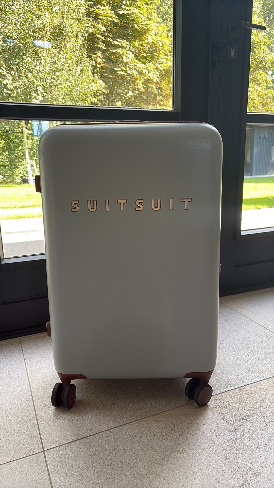 Grijze suitsuit koffer, Gebruikt, Hard kunststof, Ophalen of Verzenden, 35 tot 45 cm