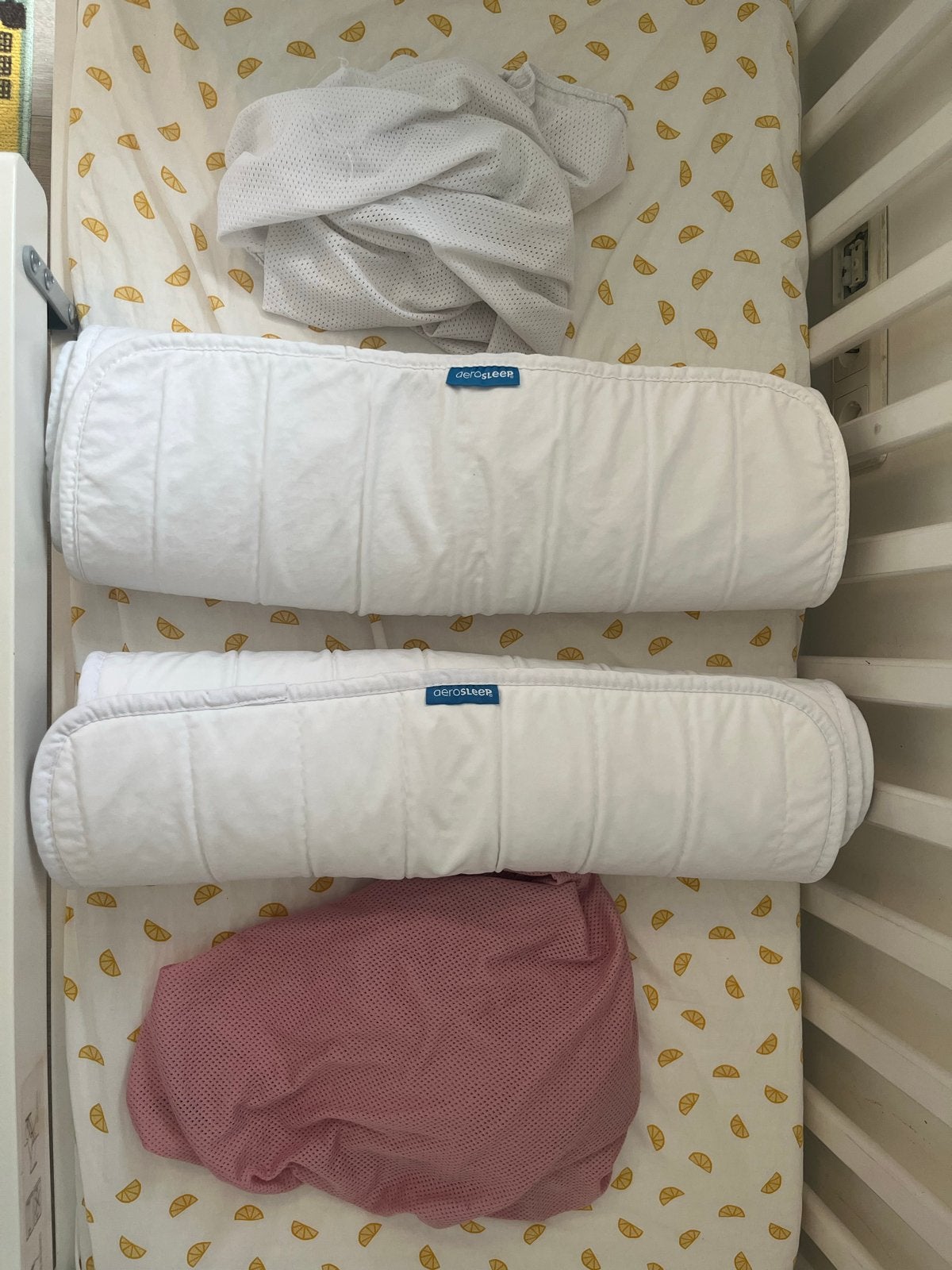 2x Aerosleep 3D matrasbeschermer + hoeslaken 60x120, Ophalen, Jongetje of Meisje, Matrasbeschermer, Zo goed als nieuw