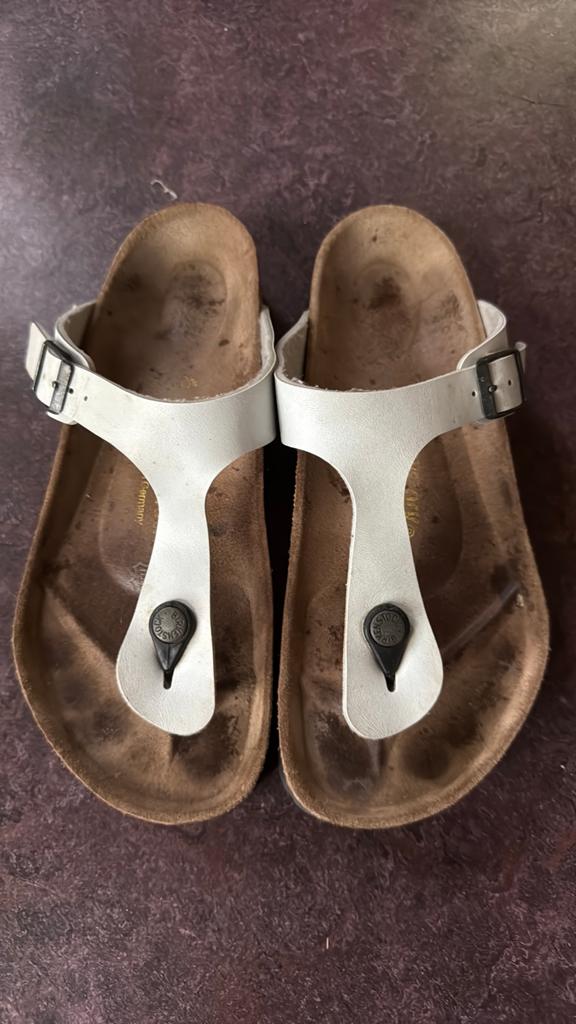 Birkenstock mt 39 birkoflor vib kiezelgrijswit, Kleding | Dames, Ophalen of Verzenden, Zo goed als nieuw, Sandalen of Muiltjes