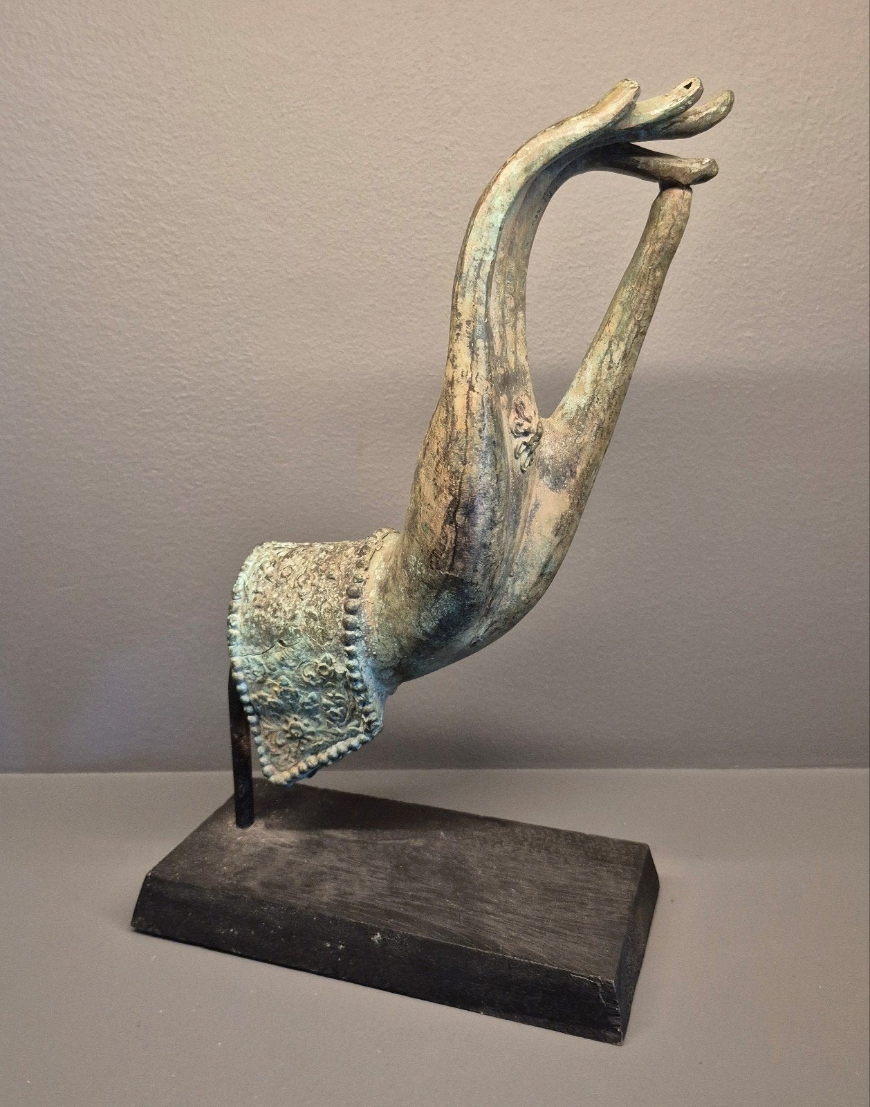 bronzen Boeddha Hand Sculptuur - 29 CM, Gepatineerd, Ophalen of Verzenden, Brons, 20 - 50 cm