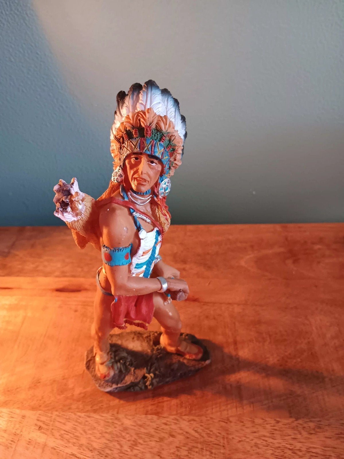 Nieuw beeldje Native American met hoofdtooi en wolf, Verzamelen, Verzenden, Nieuw, Mens