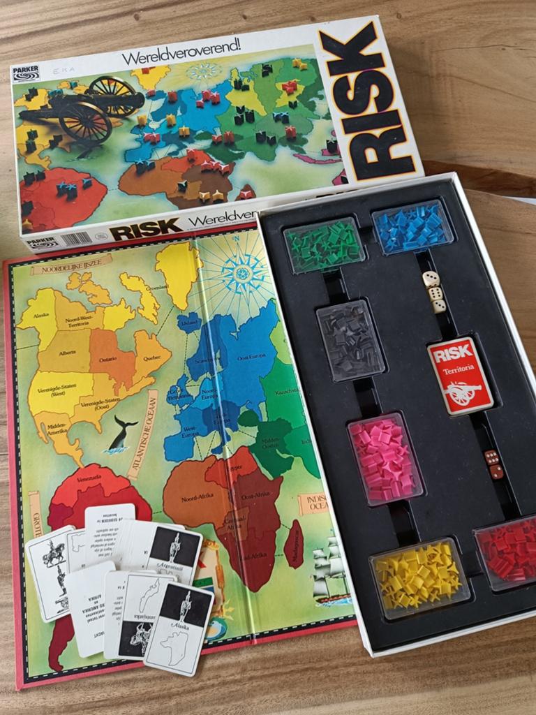 Risk Wereldveroverend bordspel - Klassieke editie, Vijf spelers of meer, Ophalen of Verzenden, Zo goed als nieuw, Parker