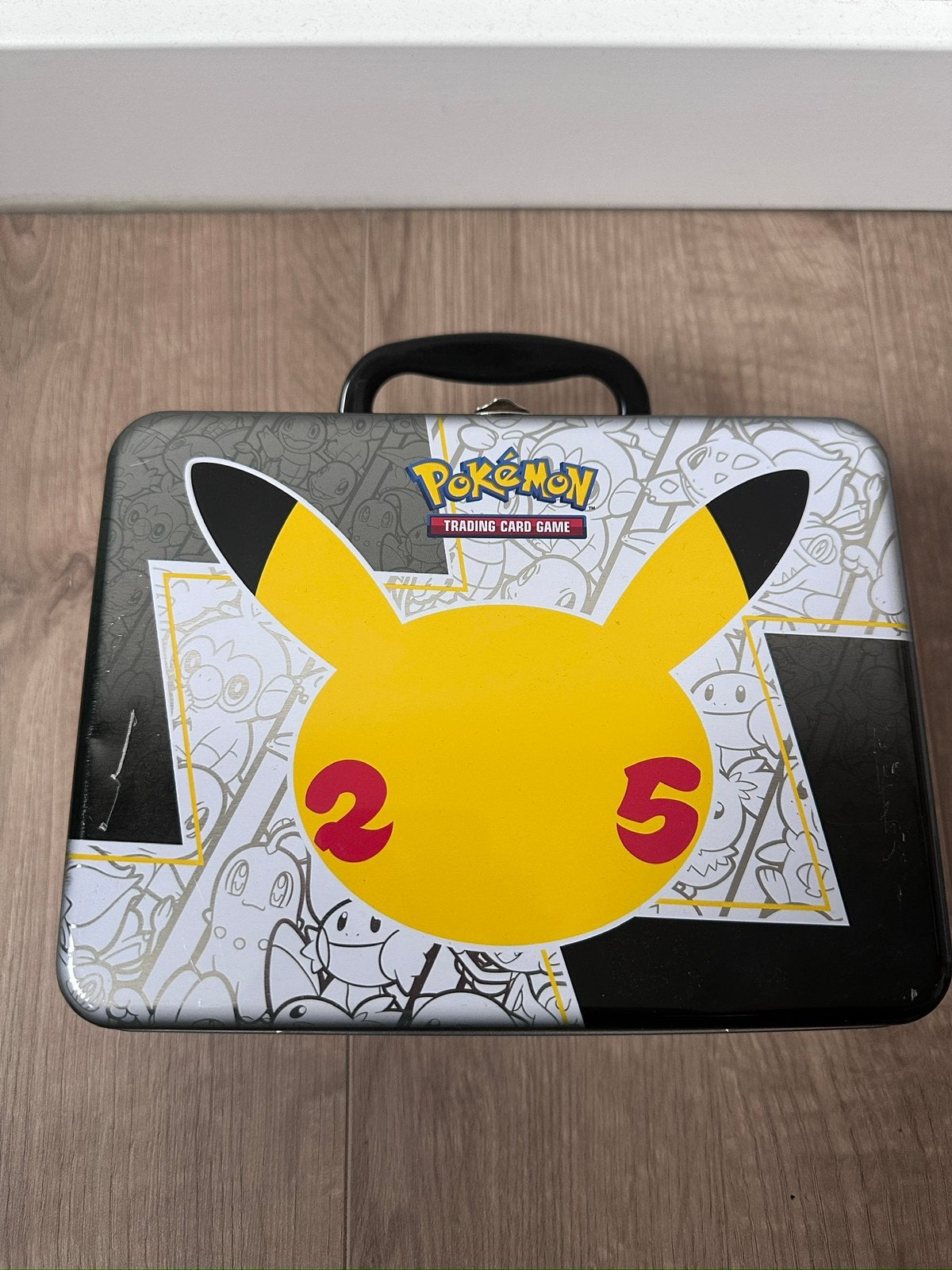 Pokemon 25th anniversary celebrations pokemon kaarten chest, Ophalen of Verzenden, Gebruikt