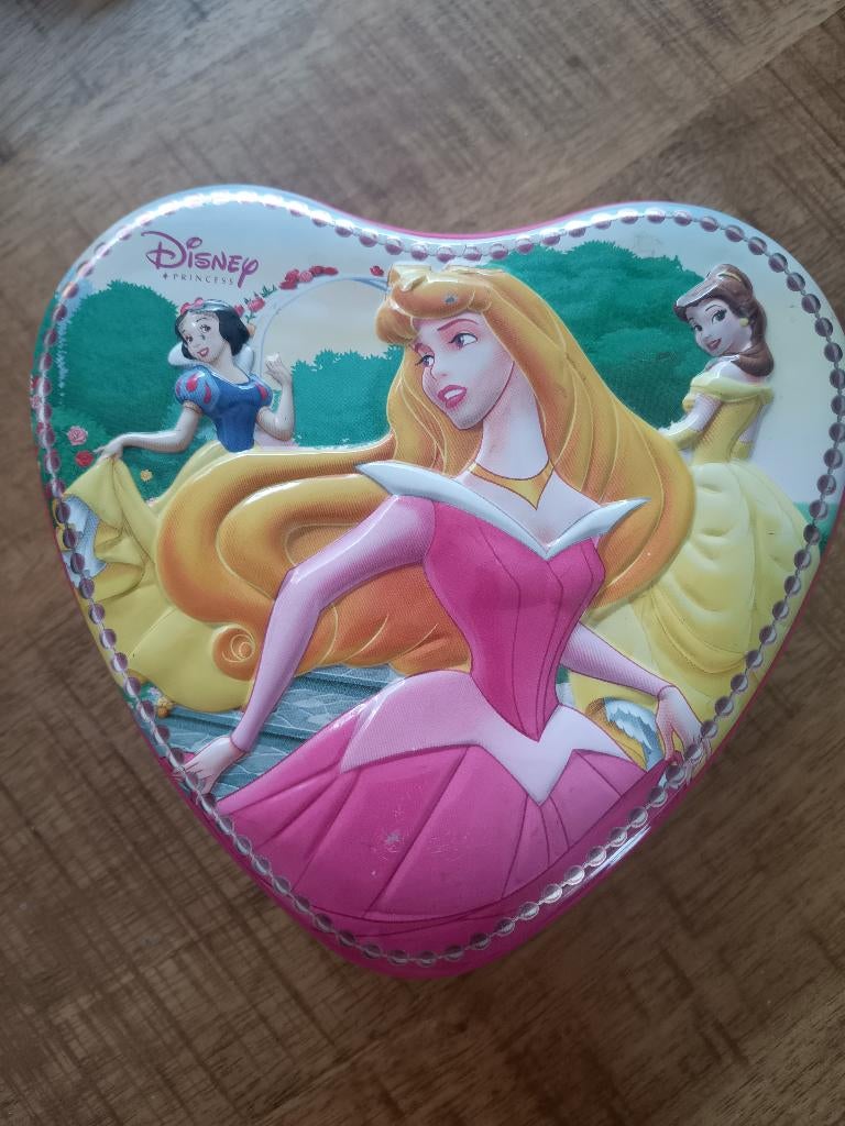 Hartvormig Disney blik - Belle- Sleeping beauty- Snowhite, Verzamelen, Ophalen of Verzenden, Overige figuren, Overige typen