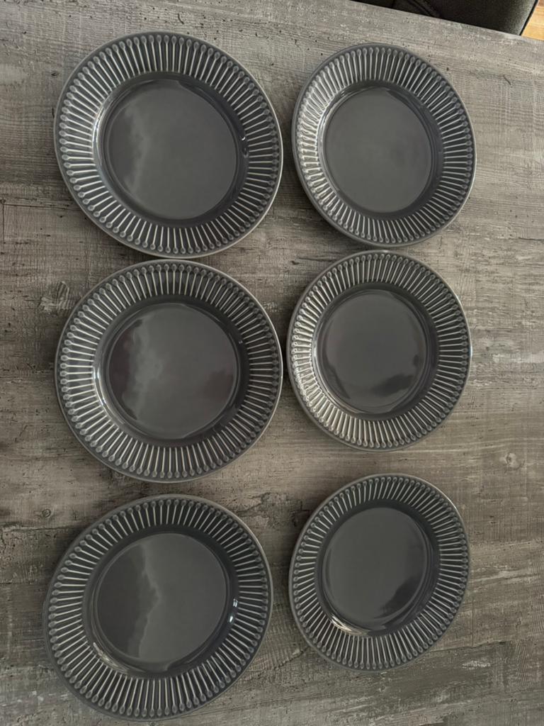 Ikea kleine borden, donker grijs, Huis en Inrichting, Gebruikt, Keramiek, Ophalen of Verzenden, Bord(en)