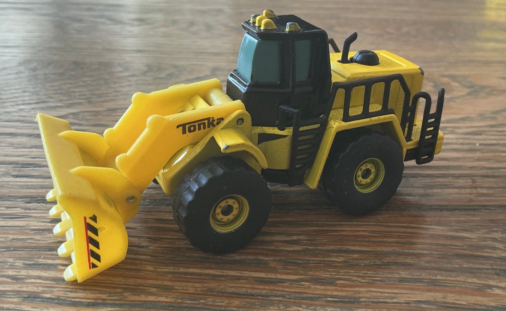 Tonka Gele Bulldozer 10 cm zgan, Ophalen, Zo goed als nieuw, Auto