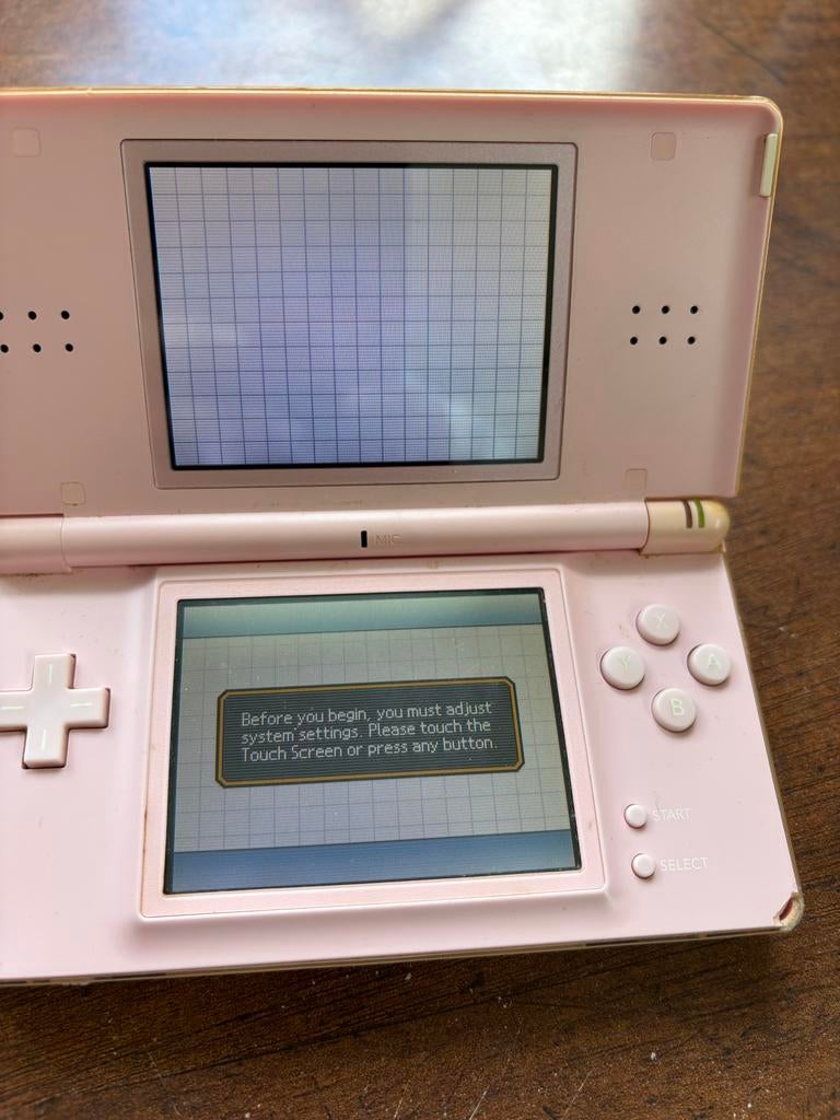 Nintendo DS - Roze en Wit 50 euro per stuk, Spelcomputers en Games, Spelcomputers | Nintendo DS, Gebruikt, DS Original of Phat