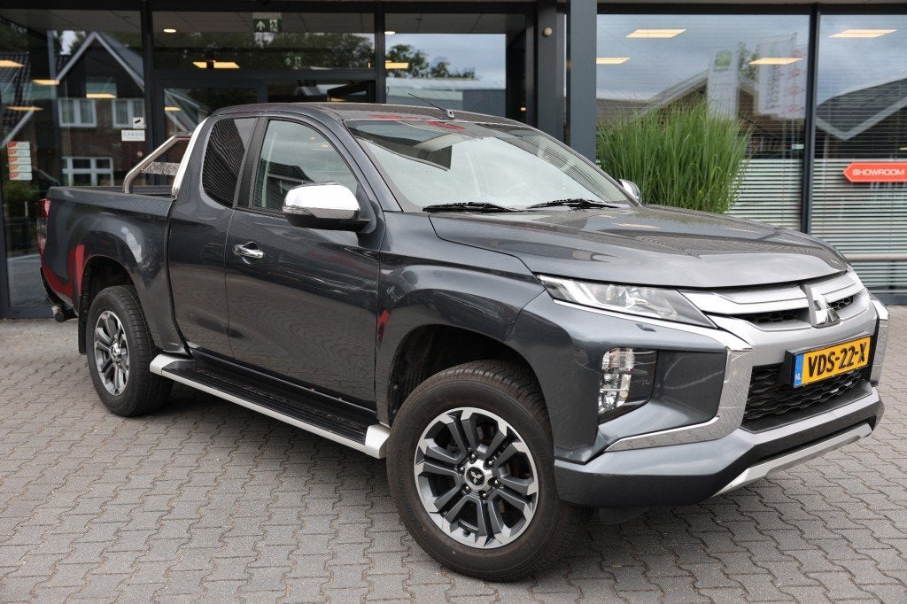 Mitsubishi L200 2.2 DI-D CLUB CAB INTENSE 4WD VAN, Auto's, Bestelauto's, 2268 cc, 3000 kg, Bedrijf, 2 stoelen