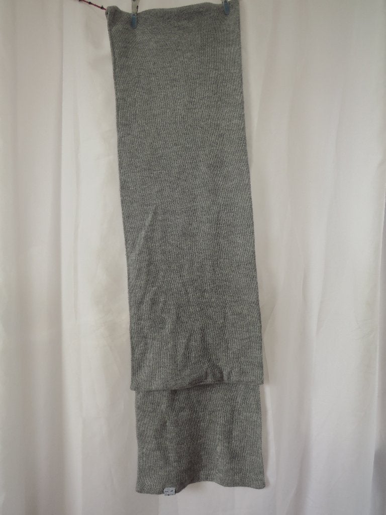 190 cm lange grijze dubbelgebreide sjaal van May, Maat 46/48 (XL) of groter, Sjaal, Gedragen, Overige merken