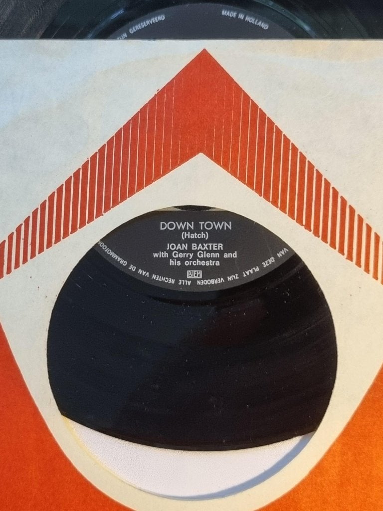 single Joan Baxter DOWN TOWN geweldige plaat uit 1964, Gebruikt, 7 inch, Ophalen of Verzenden, Pop
