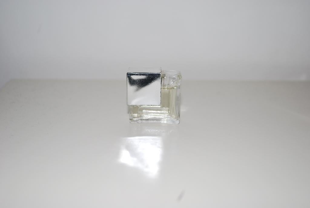 Miniatuur Mario Valentino Eau d' Essence, Ophalen of Verzenden, Zo goed als nieuw, Miniatuur, Gevuld