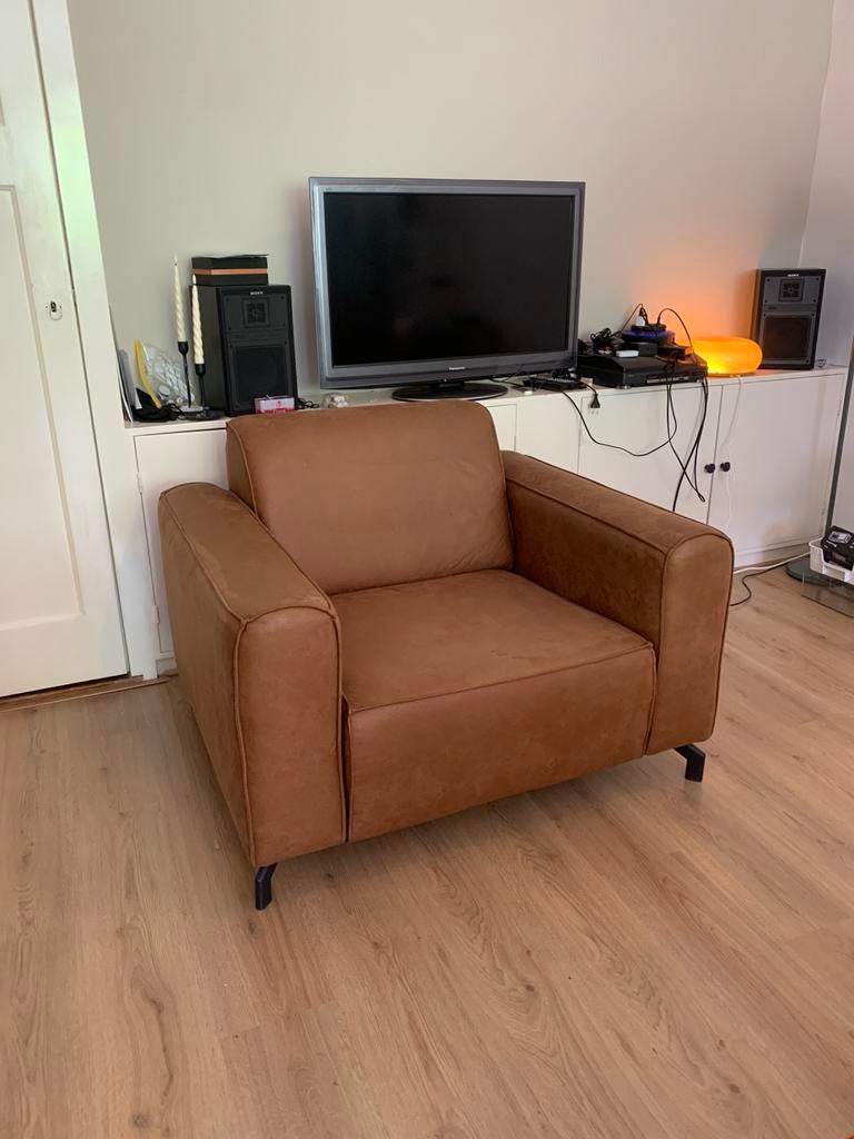 Bruine leren fauteuil met zwarte poten, Huis en Inrichting, Ophalen, Zo goed als nieuw, 75 tot 100 cm, 100 tot 125 cm