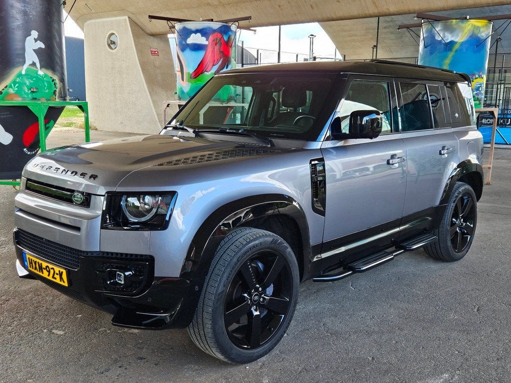 Land Rover Defender 110 2.0 P400e Hunters Prestige black pac, Automaat, Gebruikt, 4 cilinders, 3000 kg