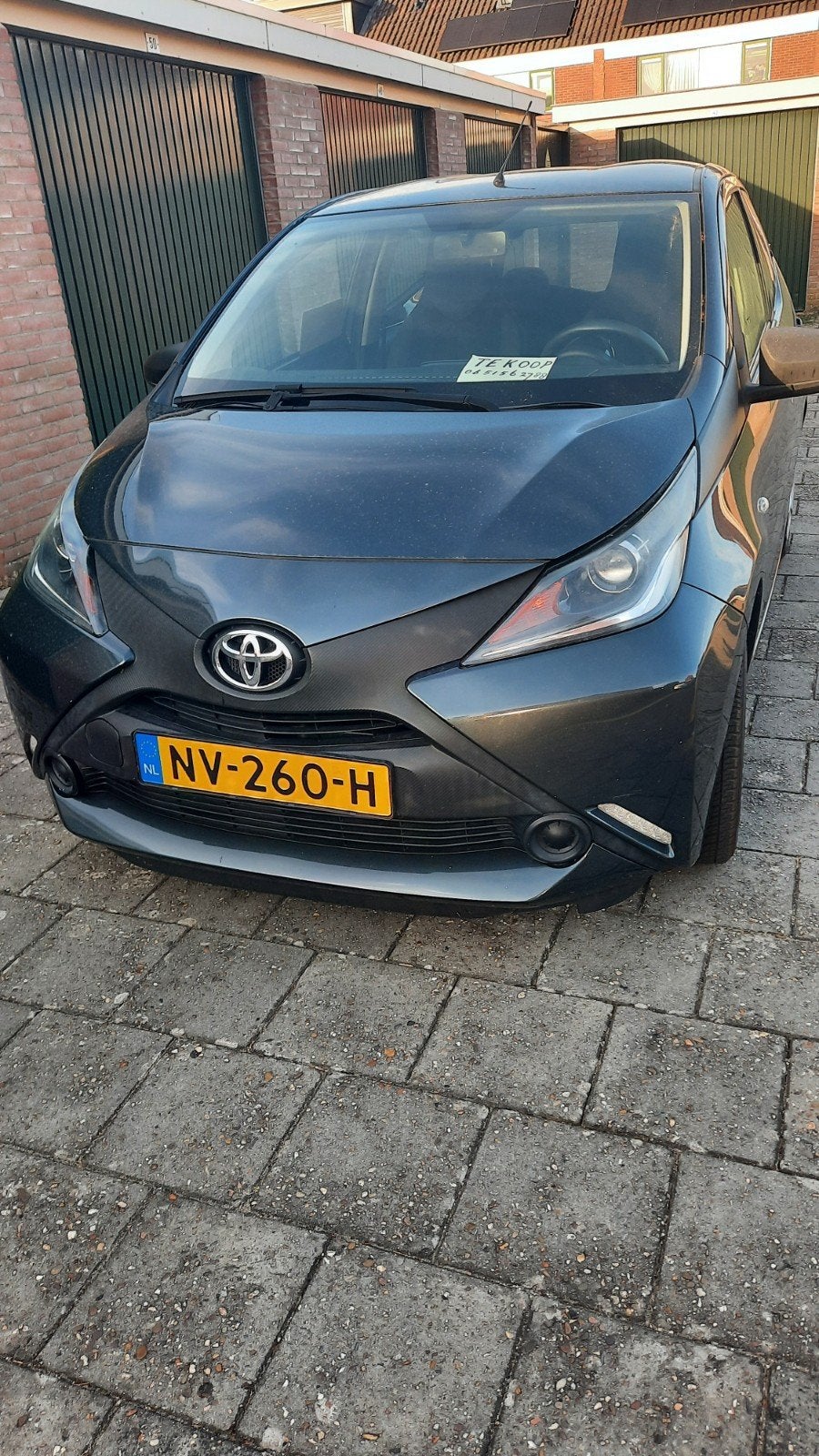 Toyota Aygo 1.0 Vvt-i 69pk 5D 2017 Grijs, Auto's, Toyota, Voorwielaandrijving, 4 stoelen, Origineel Nederlands, Handgeschakeld