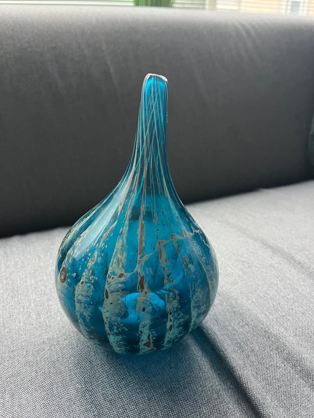 Een hand geblazen vaas Medina Malta, Overige kleuren, Ophalen of Verzenden, Minder dan 50 cm, Glas