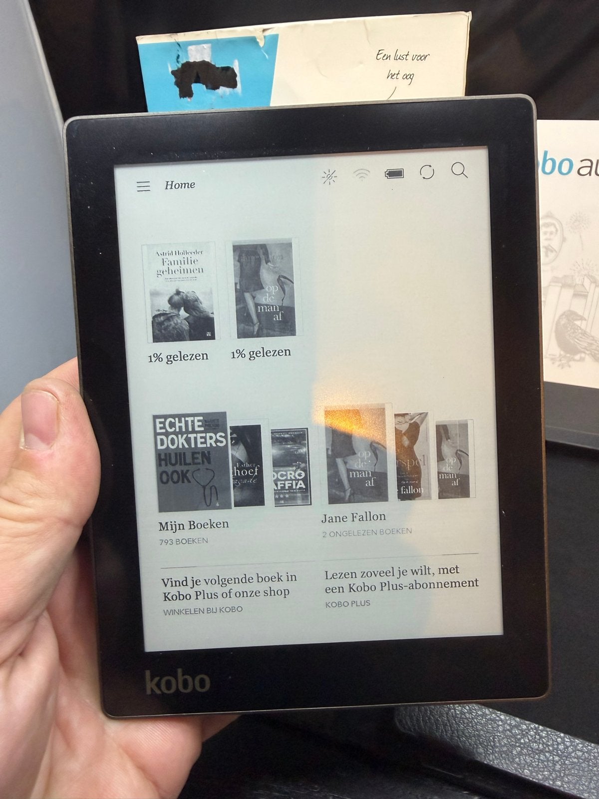Kobo Aura e-reader met 793 boeken en hoes, 8 GB, Touchscreen, Ophalen of Verzenden, D