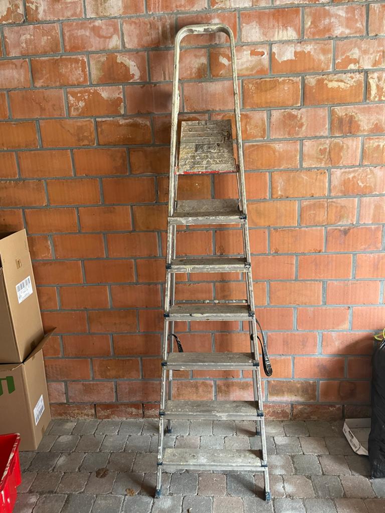 Altrex huishoudtrap Gebruikte trap met 6 treden, Doe-het-zelf en Verbouw, Ladders en Trappen, Ophalen, Gebruikt, Trap, Opvouwbaar of Inschuifbaar