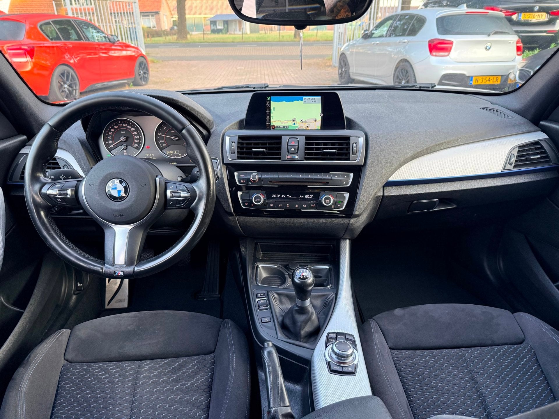 BMW 1-serie 116i M Sport Lci|Navigatie|18 inch M|NAP|Cruise, Auto's, 1-Serie, Achterwielaandrijving, Alcantara, Origineel Nederlands