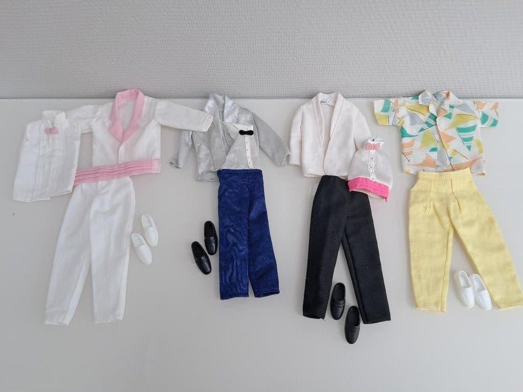 TOPSTAAT! Partij Vintage Mattel Ken Kleding 4 Sets  Compleet, Ophalen of Verzenden, Zo goed als nieuw, Kleertjes