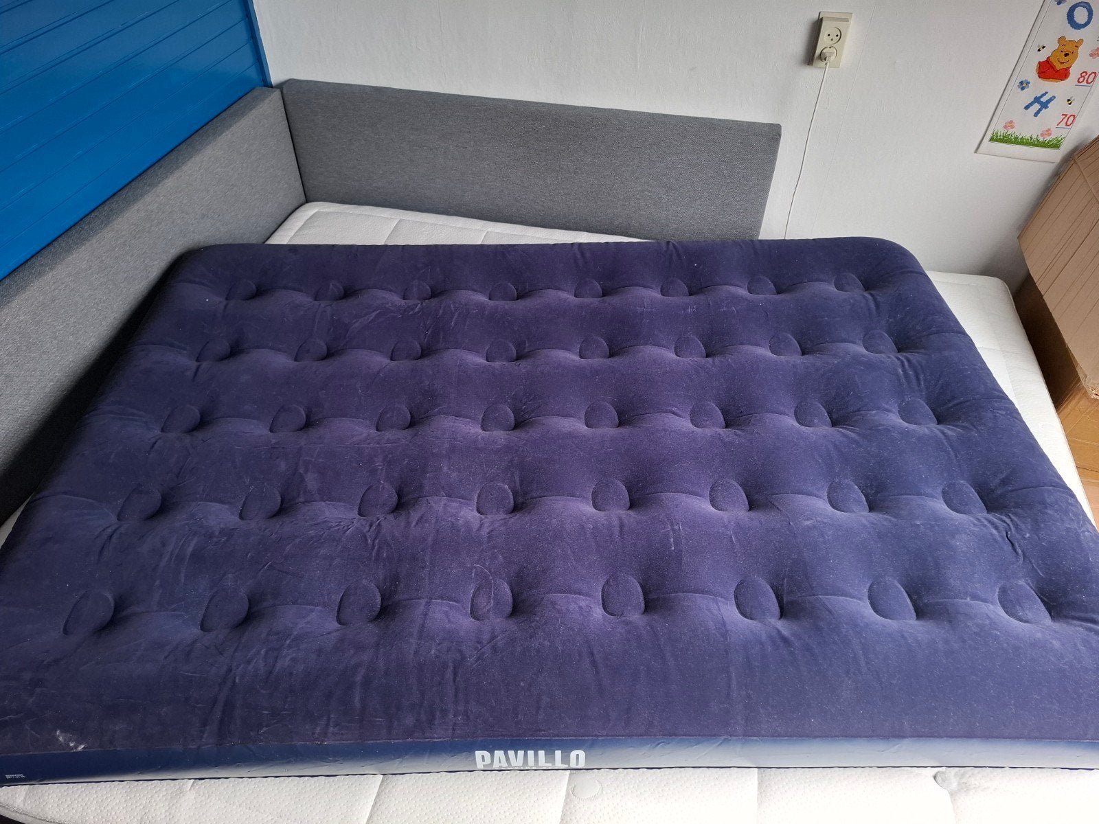 Tweepersoons luchtbed 190 x 140 cm, Pavillo camping gear, Ophalen of Verzenden, Gebruikt, 2-persoons