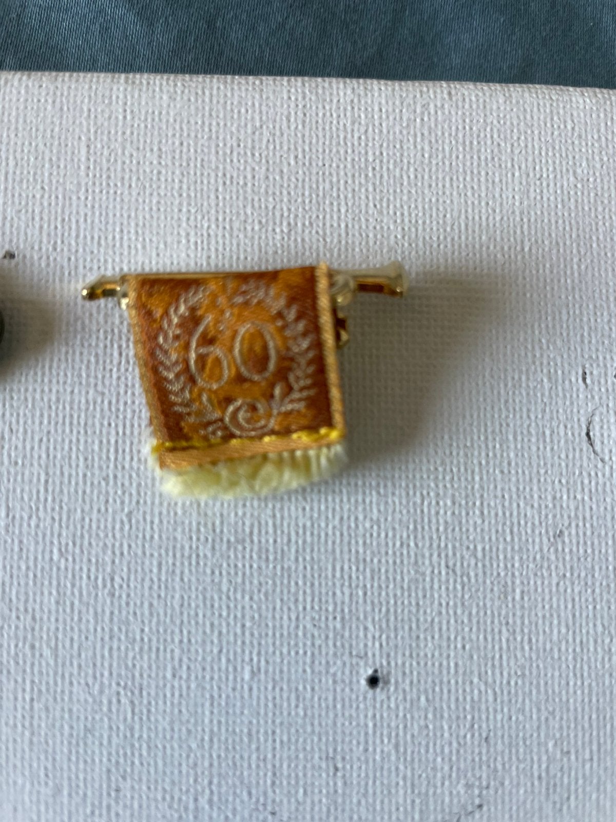 Efteling pin 60 jaar, Verzamelen, Efteling, Ophalen of Verzenden, Zo goed als nieuw, Button of Speldje
