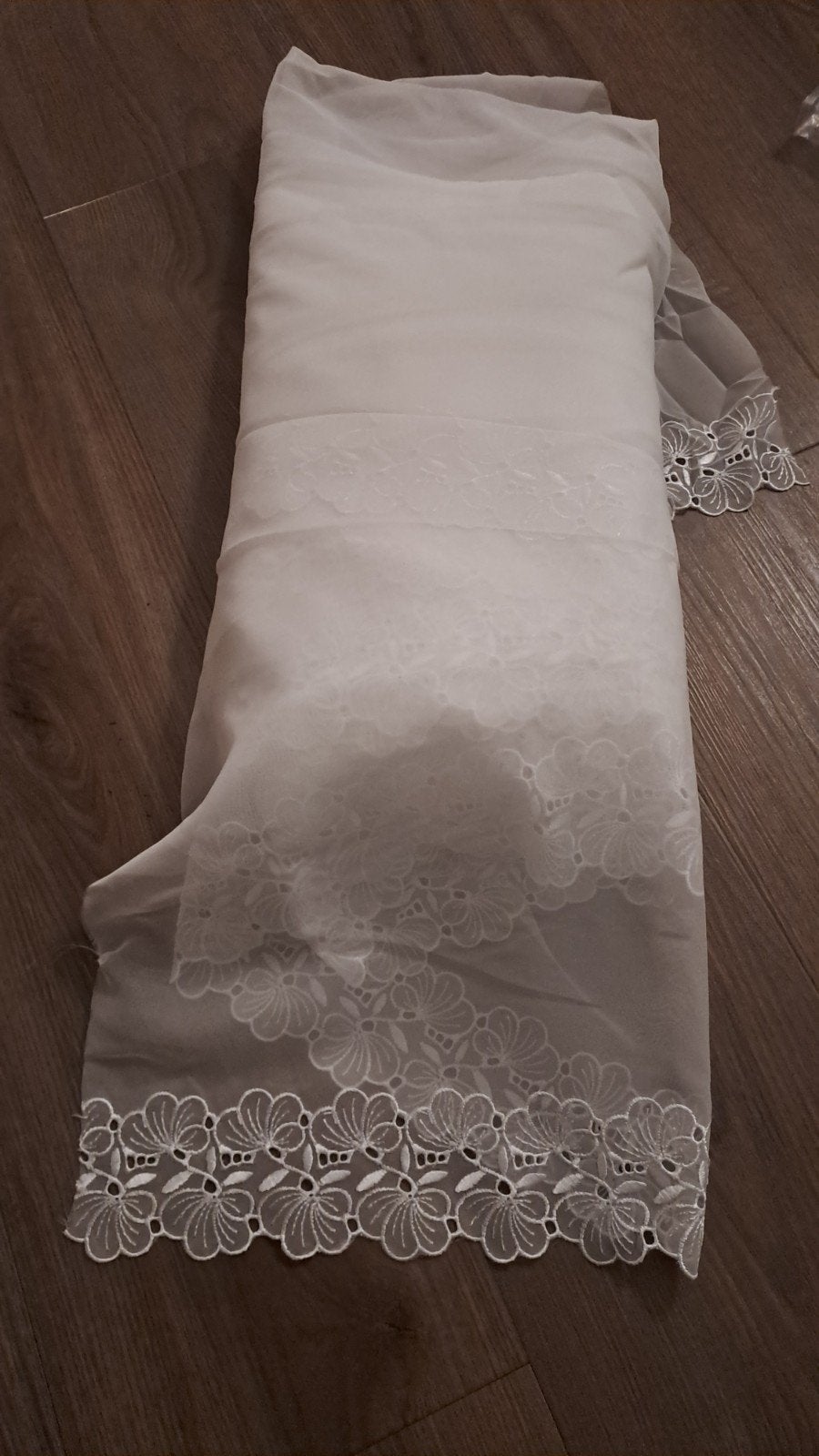 Nieuwe Vitrage Stof met Geborduurde Rand - 142 cm breed, Ophalen of Verzenden, Nieuw, Wit, 120 cm of meer