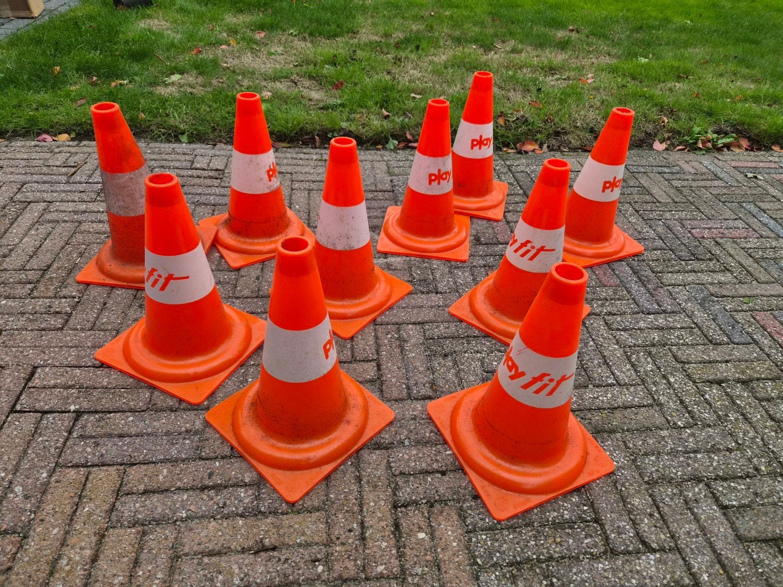 10 Oranje Pilonnen /  Verkeerskegels - Playfit, Ophalen, Gebruikt