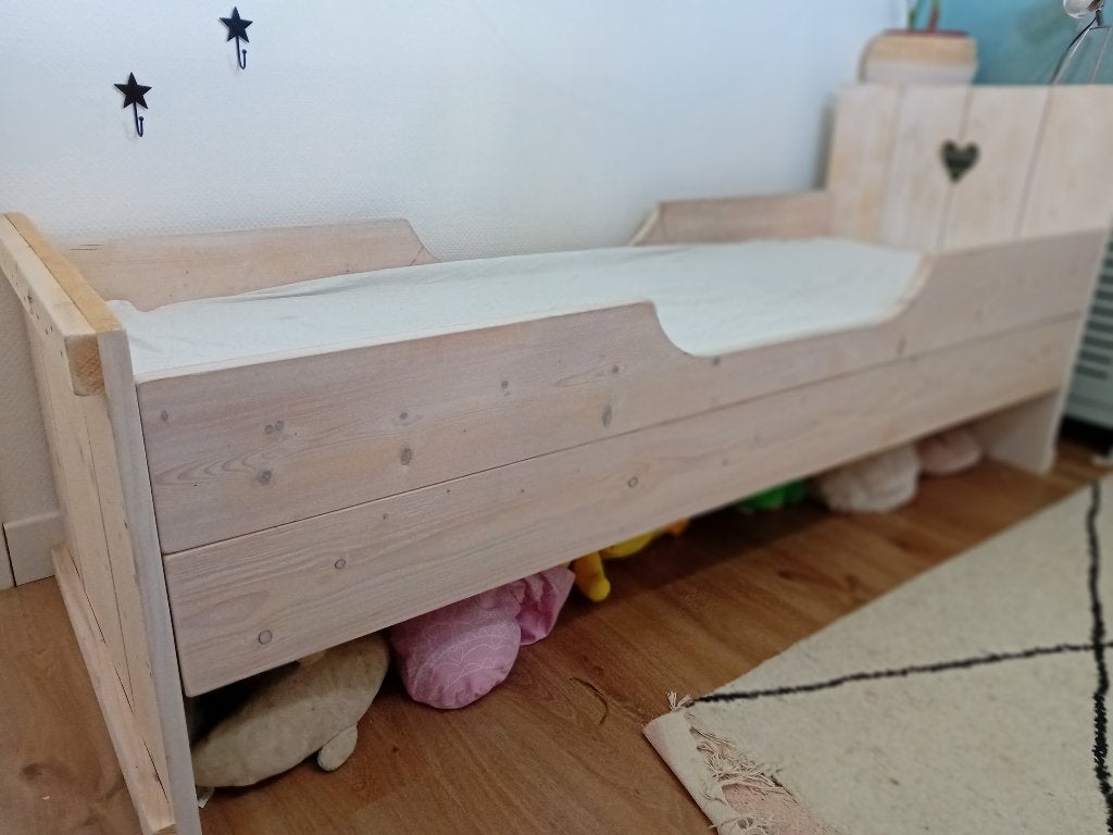 Houten kinderbed, Huis en Inrichting, Slaapkamer | Bedden, Ophalen, Gebruikt, Beige, 200 cm