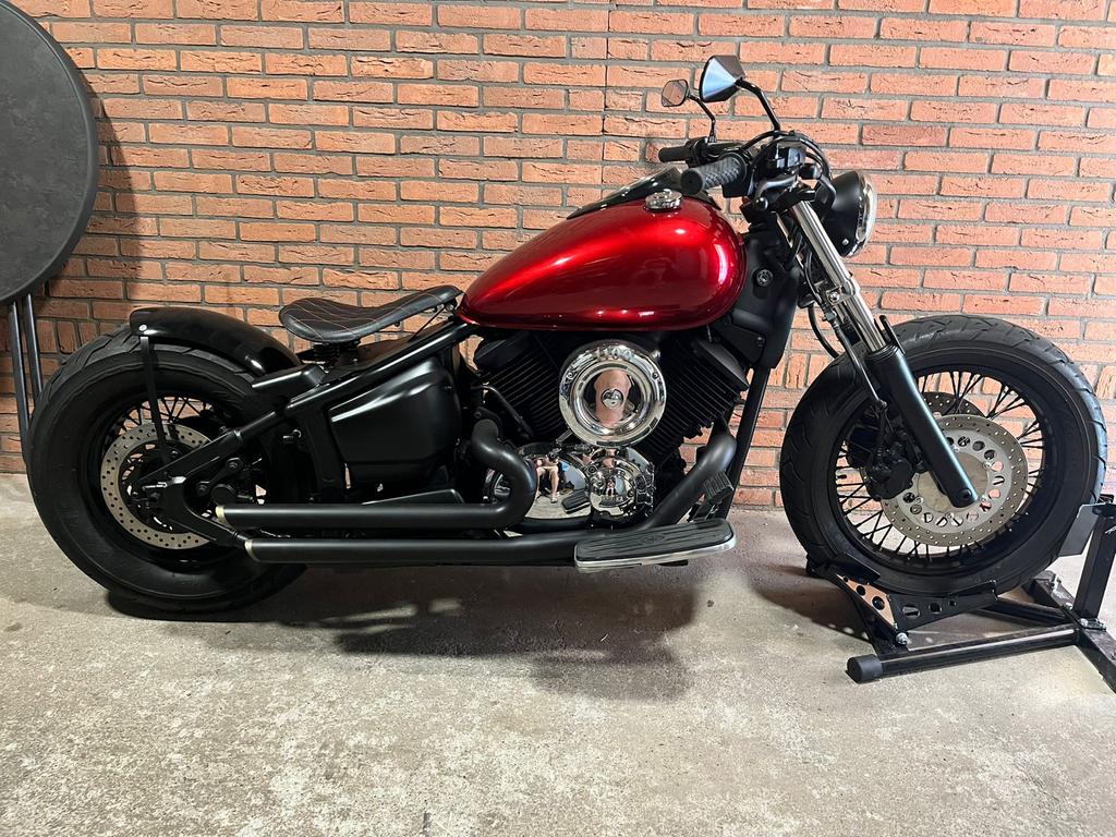 Yamaha dragster 1100 custom bobber rood/zwart, Motoren, Motoren | Yamaha, Cardan-aandrijving, 2 cilinders, Particulier, 1100 cc