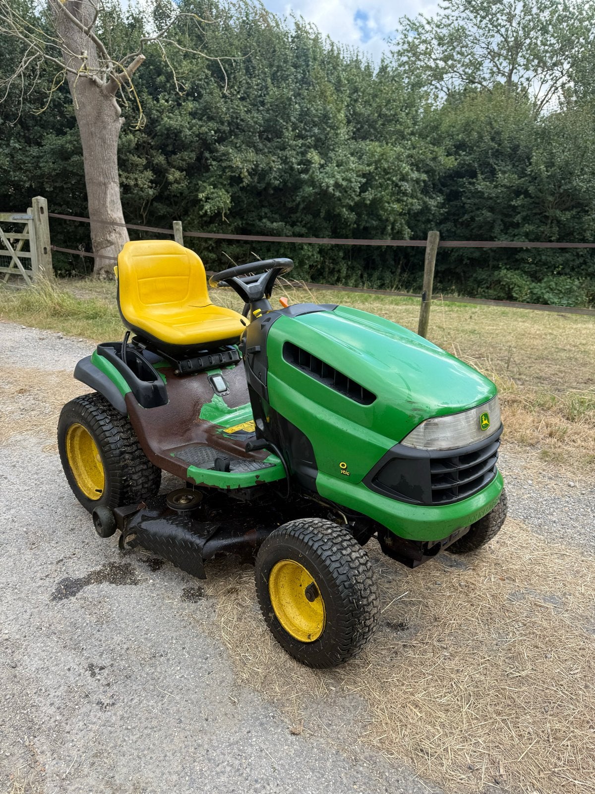 John Deere X140 Automatische Zitmaaier - 22 pk Briggs & Stra, Ophalen, Cirkelmaaier, Gebruikt, Elektrische starter