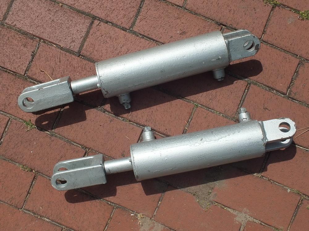 2 Hydrolische cylinders, Ophalen, Gebruikt