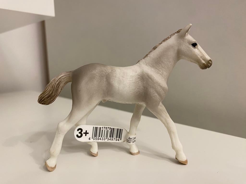 Schleich Holsteiner Veulen met Vaan ~ 17079, Ophalen of Verzenden, Paard, Beeldje of Figuurtje