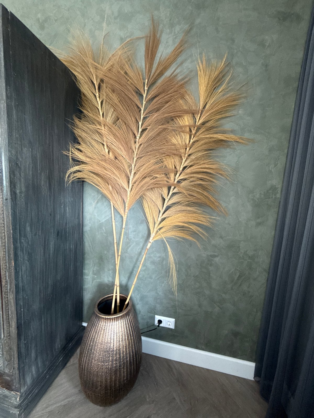 Grote bronzen / gouden vaas met decoratieve pluimen, Ophalen, Bruin, Inclusief decoratie, Zo goed als nieuw