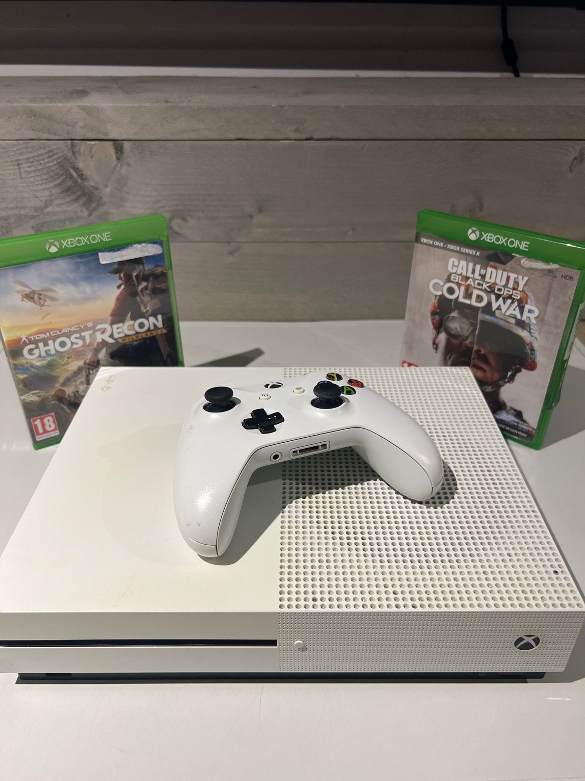 Xbox One S 500GB met controller en 2 games, N, Xbox One S, Ophalen of Verzenden, Zo goed als nieuw
