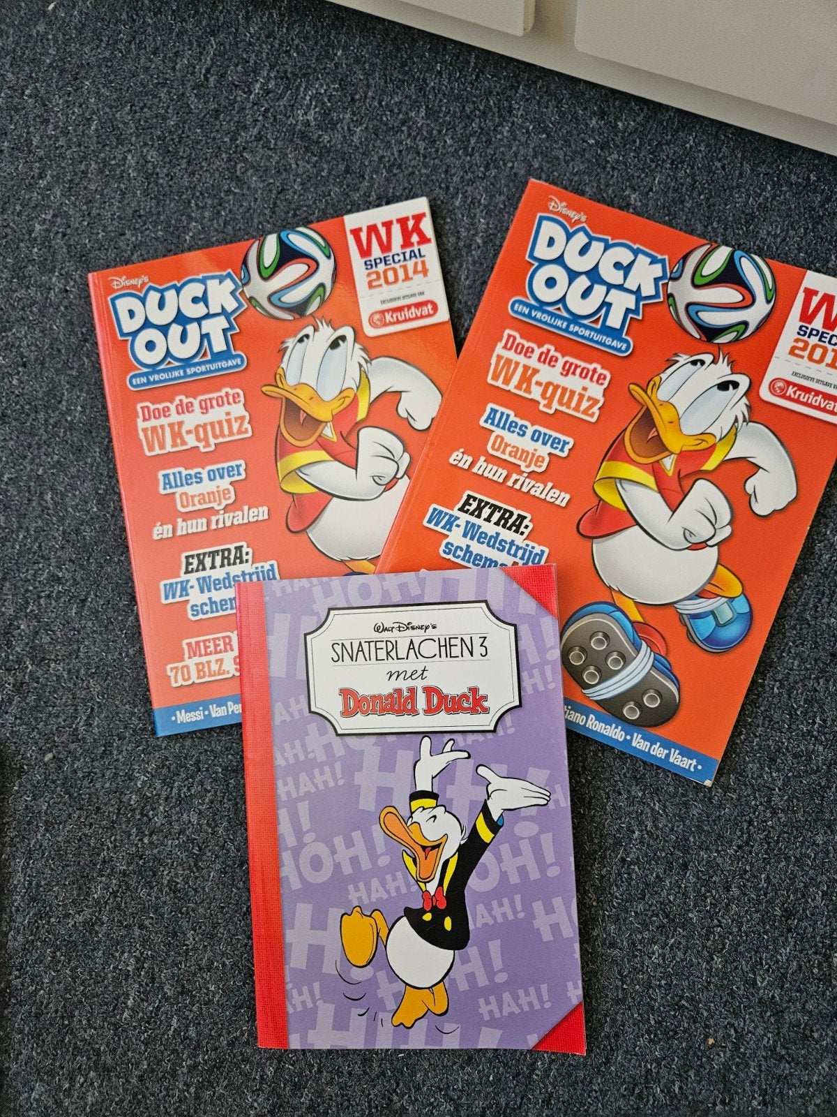 Donald Duck WK Special 2014 & Snaterlachen 3 (3 stuks), Boeken, Ophalen of Verzenden, Zo goed als nieuw, Overige typen