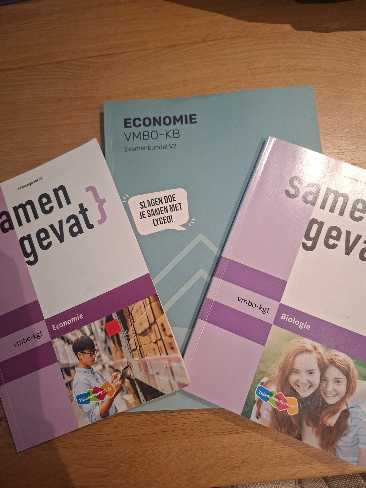examenbundels niveau vmbo_kgt, Ophalen of Verzenden, Zo goed als nieuw, VMBO