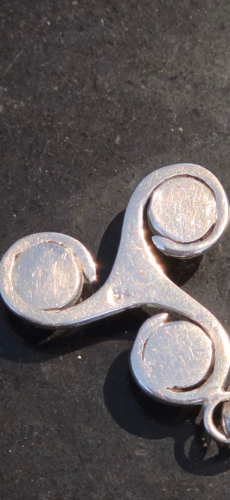 Zilveren Triskel hanger met Amethist edelstenen, Overige voorstellingen, Ophalen of Verzenden, Zo goed als nieuw, Met edelsteen