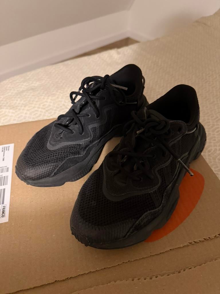Adidas ozweego unisex, Zwart, Ophalen of Verzenden, Sneakers of Gympen, Zo goed als nieuw