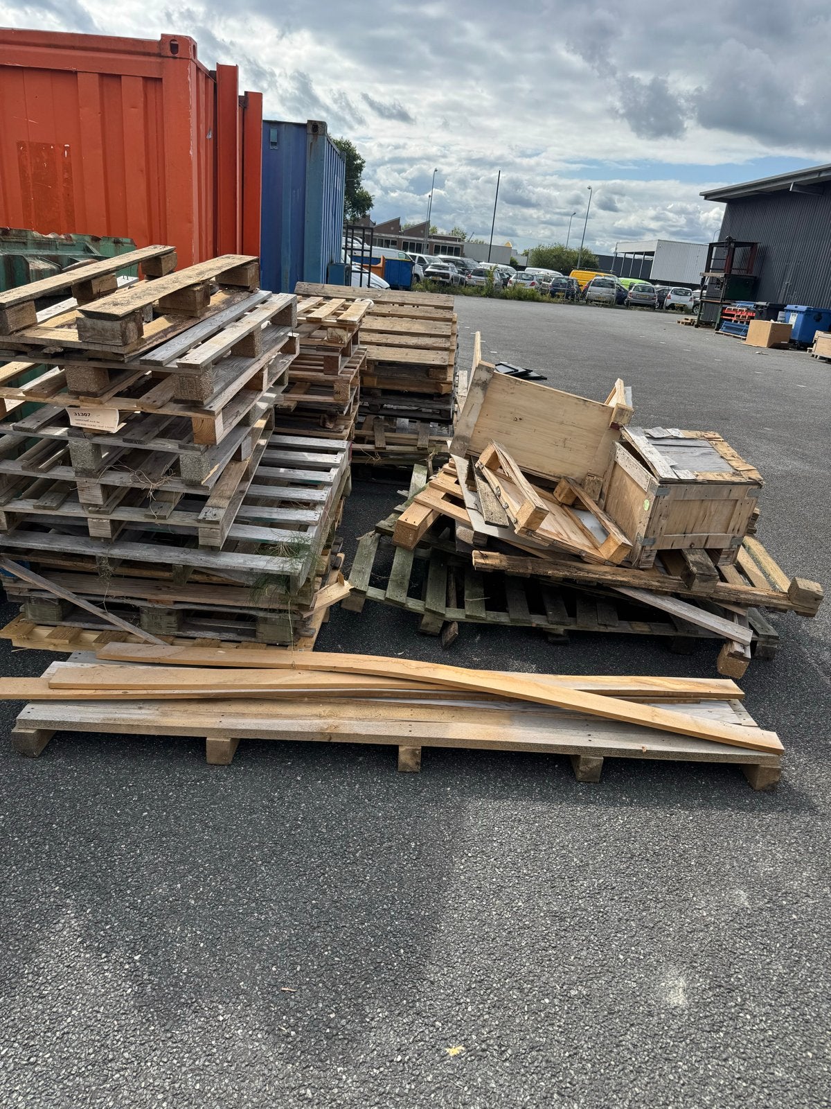Stapel kapotte pallets/brandhout, 3 tot 6 m³, Ophalen, Overige houtsoorten, Blokken