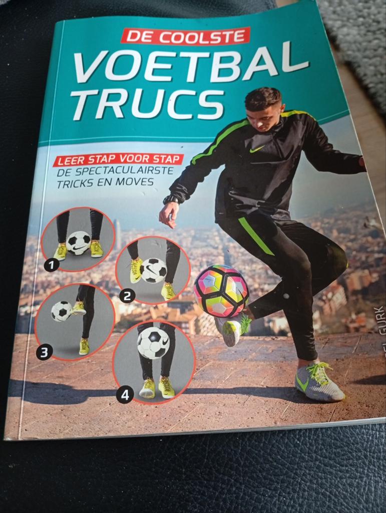 De coolste voetbaltrucs, Ophalen of Verzenden, Zo goed als nieuw