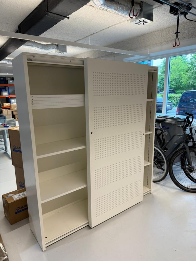 Kantoor kast met schuifdeur., Zakelijke goederen, Receptie of Entree, Ophalen, Gebruikt, Kast