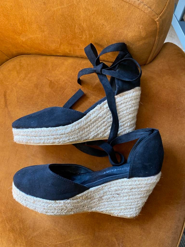 Zwarte espadrille sleehakken met linten, maat 39, Kleding | Dames, Schoenen, Ophalen of Verzenden, Zo goed als nieuw, Zwart, Espadrilles of Moccasins