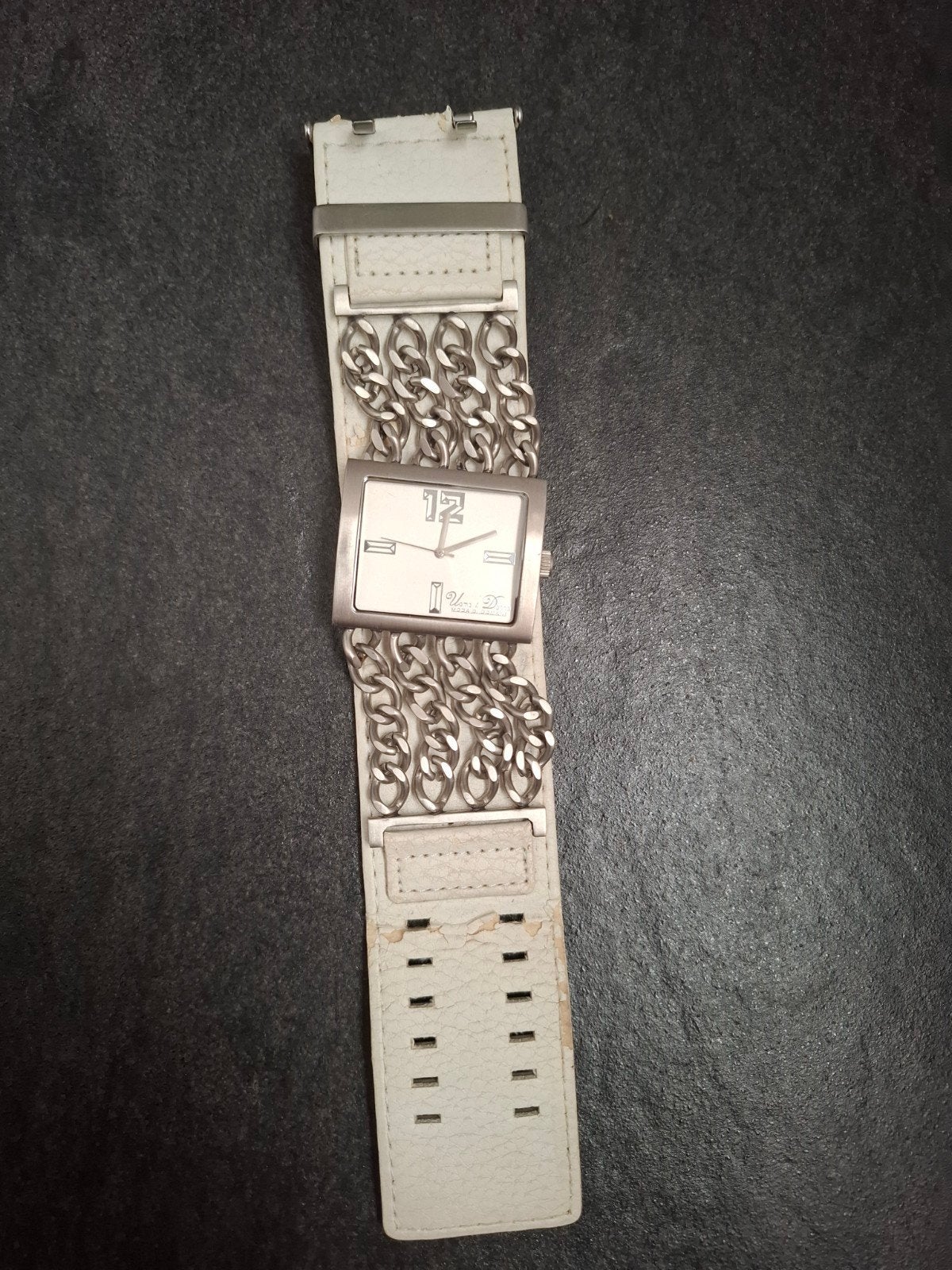 Uomo é Donna horloge met brede witte band en kettingen, Overige merken, Overige materialen, Polshorloge, Ophalen of Verzenden