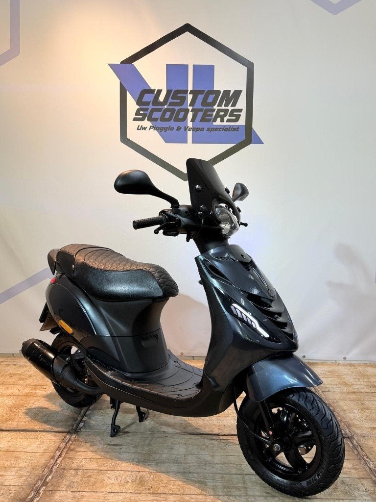 Piaggio Zip 2 takt 2003 45km brom full option scooter 2t, Zip, Ophalen of Verzenden, Zo goed als nieuw, Info@vlcustomscooters.nl