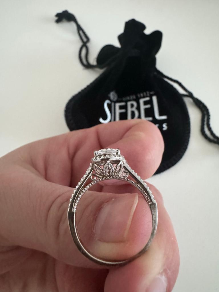 Zilveren ring Siebel juwelier - mist 1 steentje, Ophalen, Gebruikt, Met edelsteen, Dame