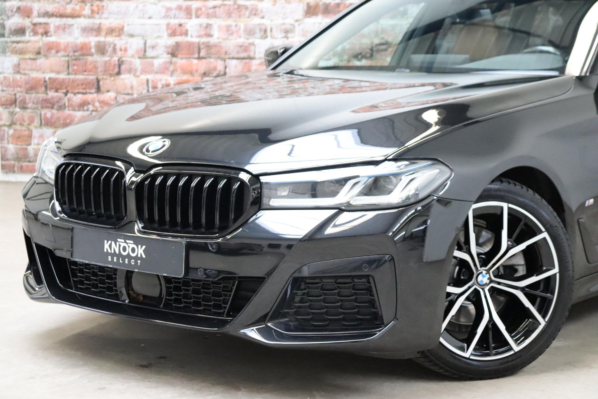 BMW 5-serie Touring 520i High Executive M Sport Pakket Autom, Auto's, Gebruikt, 4 cilinders, 2000 kg, Zwart