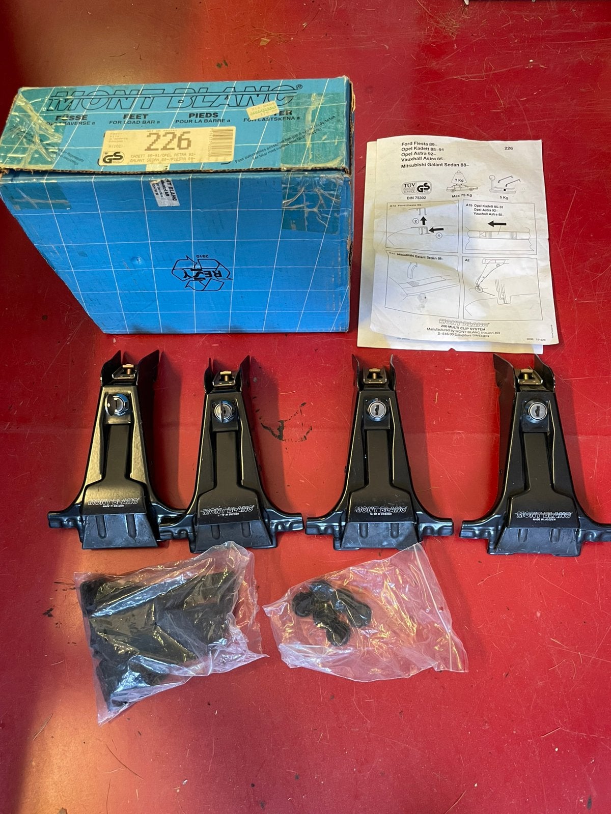 Nieuwe Mont Blace dakdragers steunen Opel Ford Mitsubishi, Auto diversen, Dakdragers, Ophalen of Verzenden
